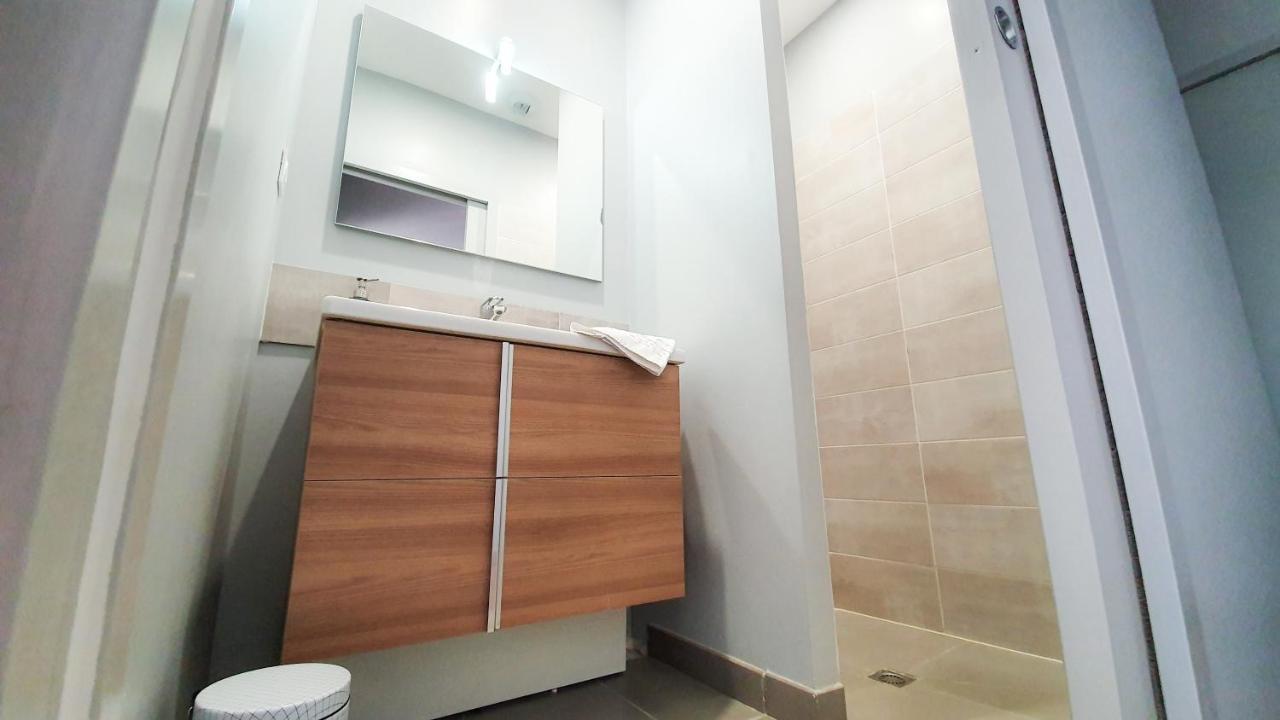 Appartement Le Nid Discret Avec Balcon Et Parking Privé Gratuit